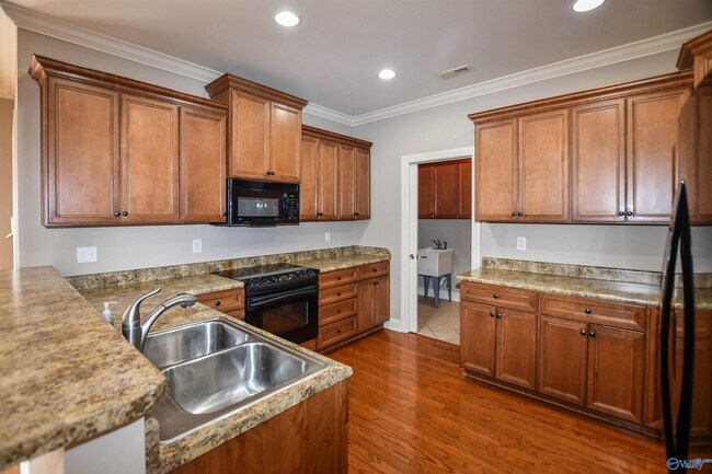 Building Photo - 260 Old Overton Dr