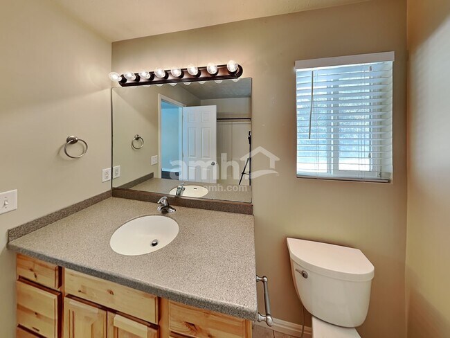 Building Photo - 156 W Rory Ln