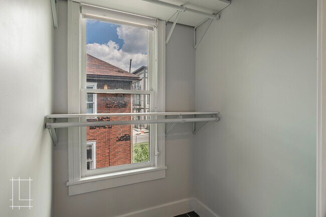 Building Photo - Available Now: One Month Free Rent!