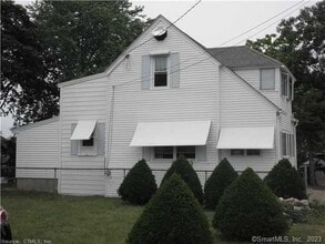 Building Photo - 2 Grove Way