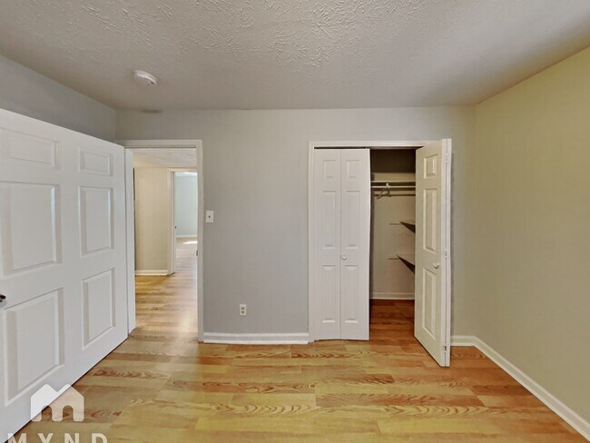 Building Photo - 3816 Walnut Dr