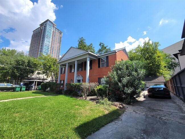 Building Photo - 2027 Sheridan St