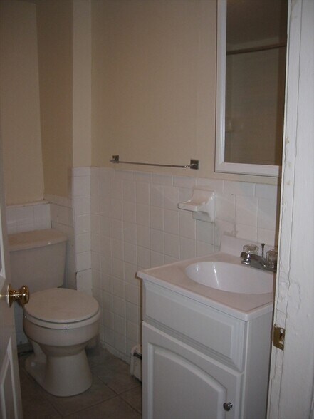 Building Photo - 848 Huntington Ave