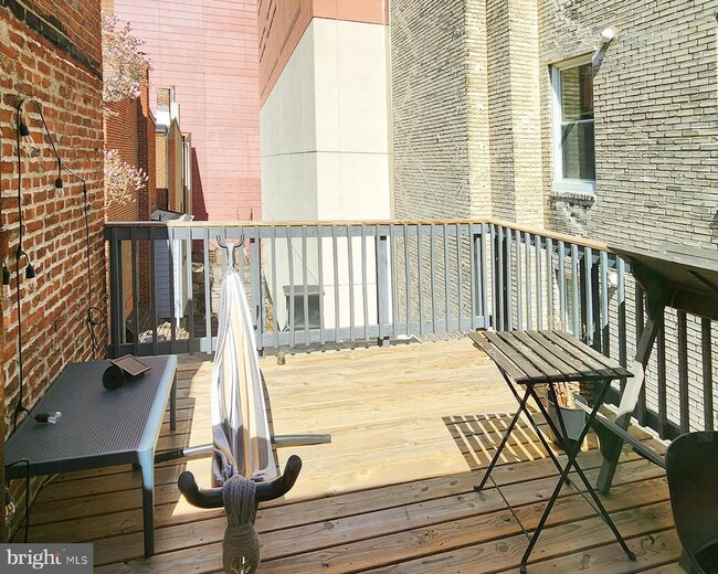 Building Photo - 1413 Lombard St