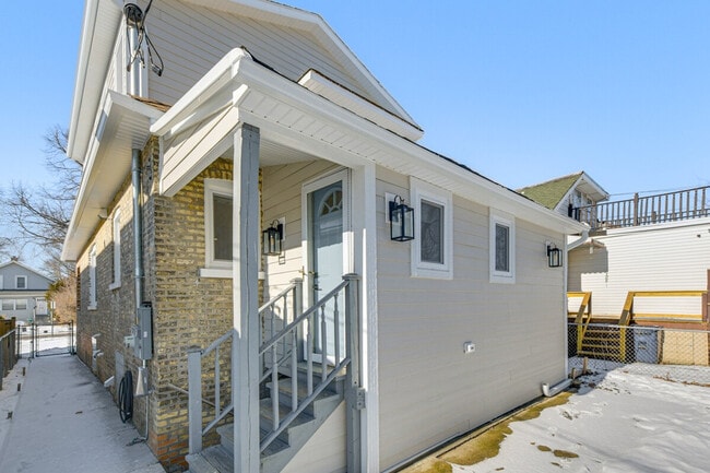 Building Photo - 1503 Fowler Ave