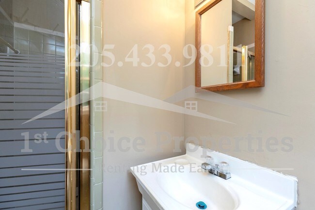 Building Photo - 1620 5th Pl NW