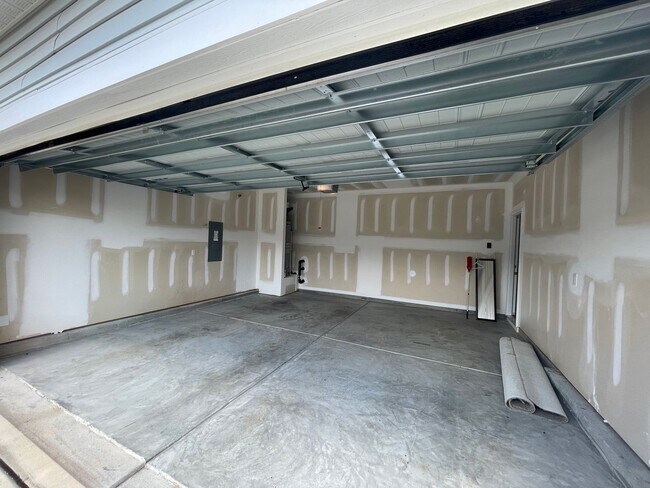 Building Photo - 4BR/3BA Home with Bedroom and Full Bath Downstairs Now Available In South Charlotte!