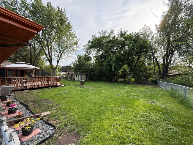 Building Photo - Beautiful 4 bed 2.5 Bath Bloomington SF Ho...