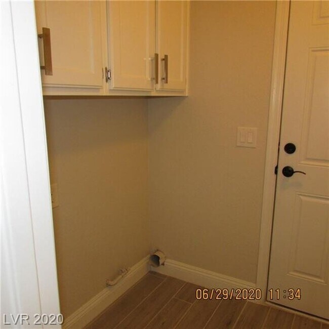 Building Photo - Beautiful 3 Bedroom/2.5 Baths in Summerlin