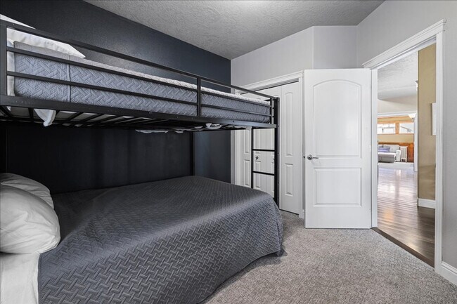 Building Photo - 2279 S Bear Claw Way