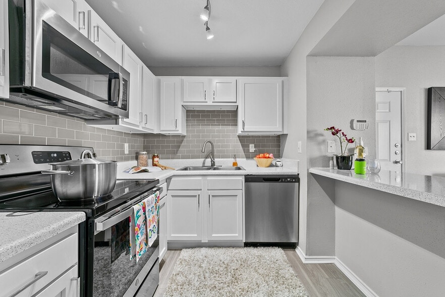 Spring Parc Apartment Homes Kitchen - Spring Parc