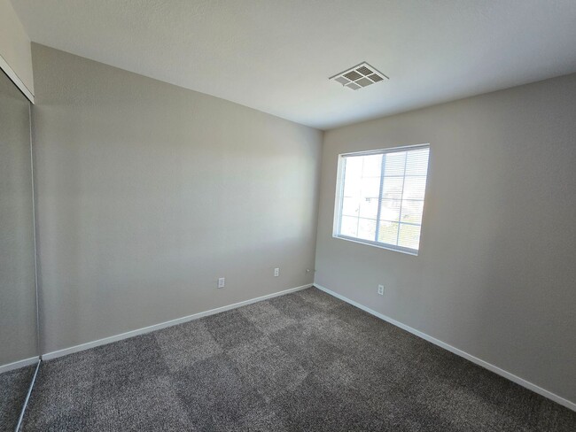 Building Photo - 3 Bedroom Home in Summerlin North Close to...