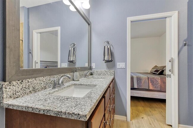 Building Photo - 5611 Barletta Dr