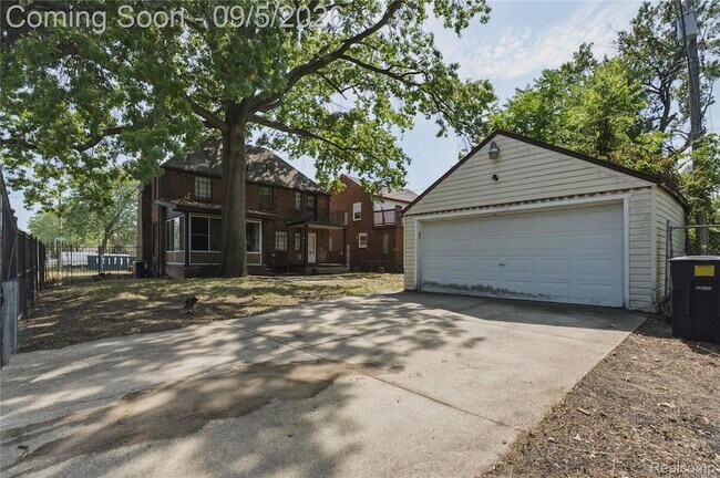 Building Photo - 16661 Linwood St