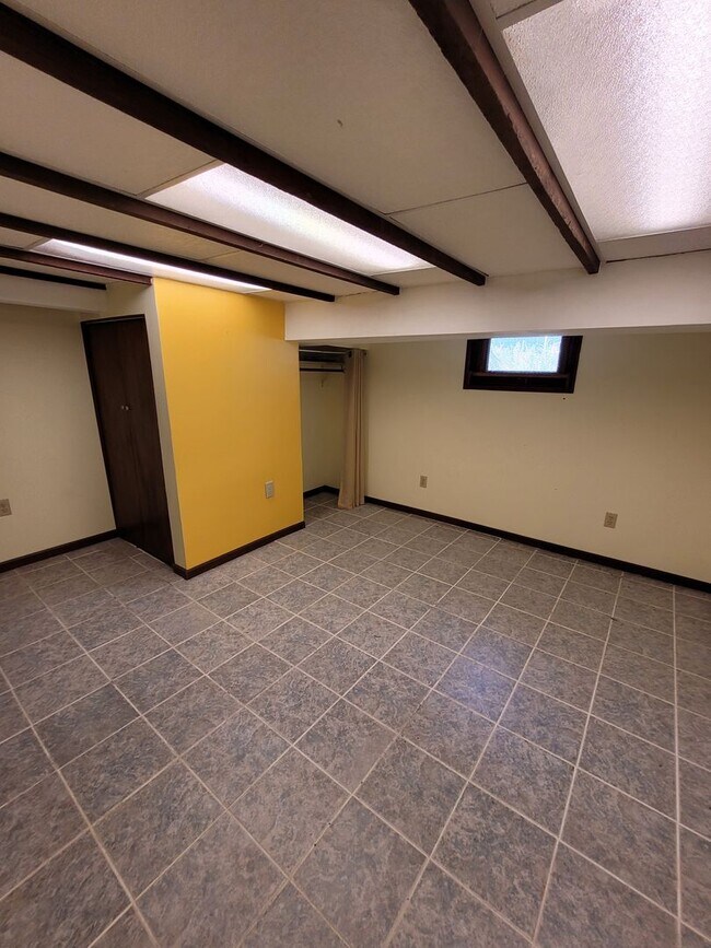 Building Photo - Spacious Home-Benton Stephens Neighborhood