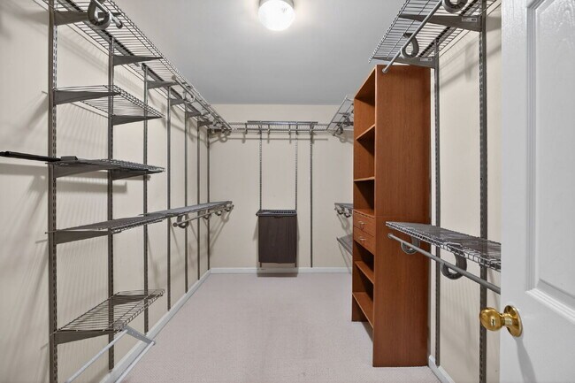 Building Photo - Great home in highly desired Brookstone Subdivision with Cobb County Schools.