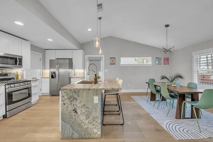 Building Photo - 4607 Sara Dr