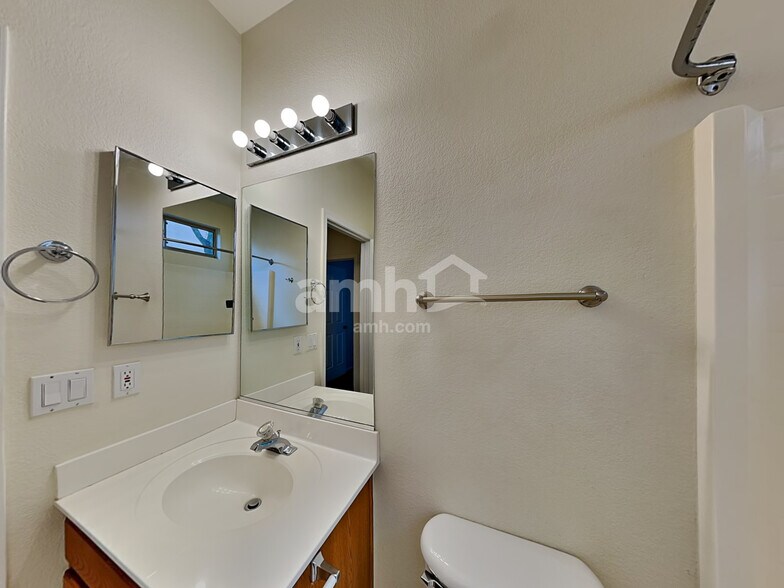 Building Photo - 40738 N Robinson Dr
