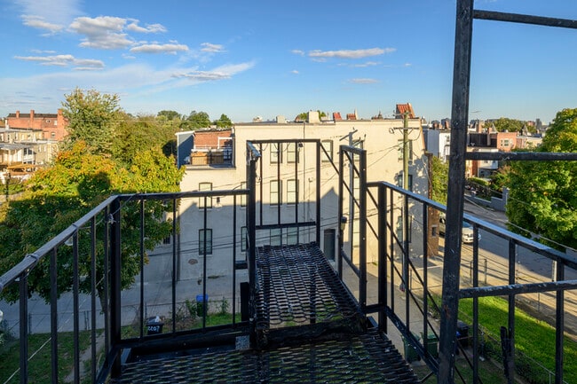 Building Photo - 2207 Callow Ave