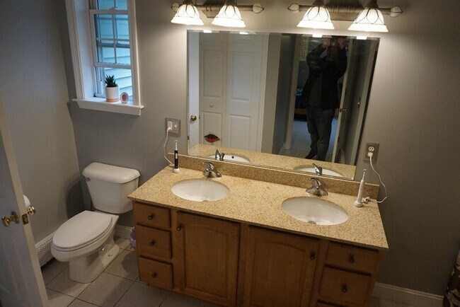 Building Photo - 60 Rockwood Dr