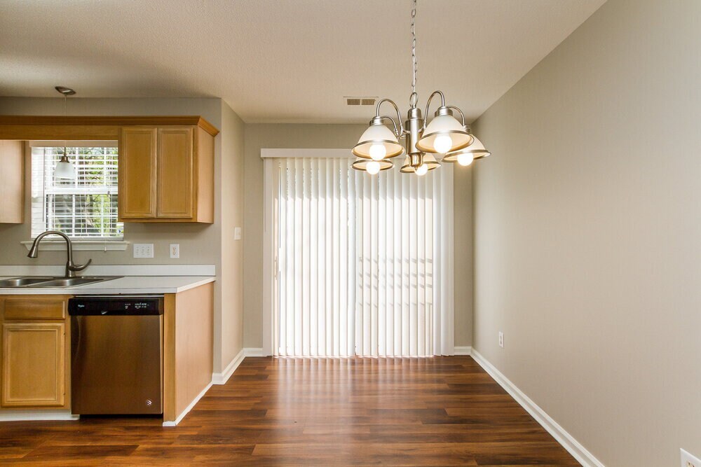 Building Photo - 10115 Northwoods Forest Dr