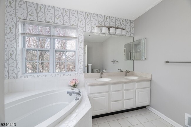 Building Photo - 902 Wendover Ct