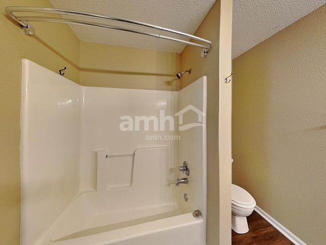 Building Photo - 743 Millbrook Dr