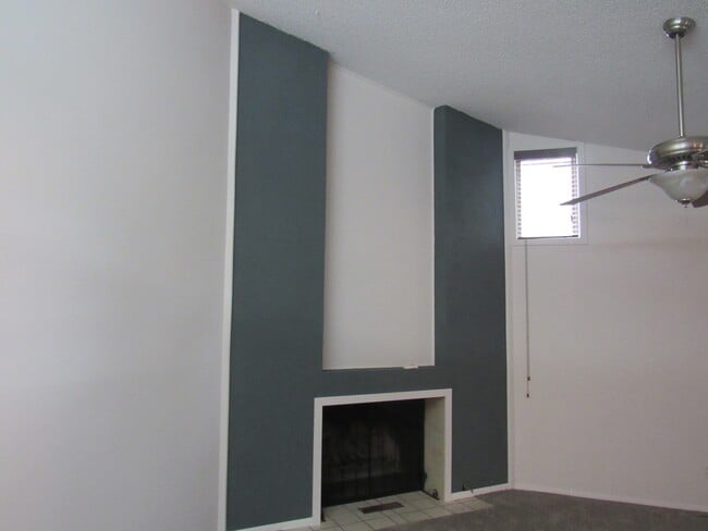 Building Photo - Contact Peggy  501 676 1758 or Heather 501...