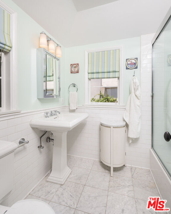 Building Photo - 1515 N Doheny Dr