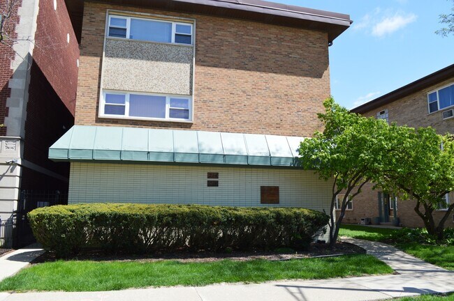 Building Photo - 214 S Oak Park Ave