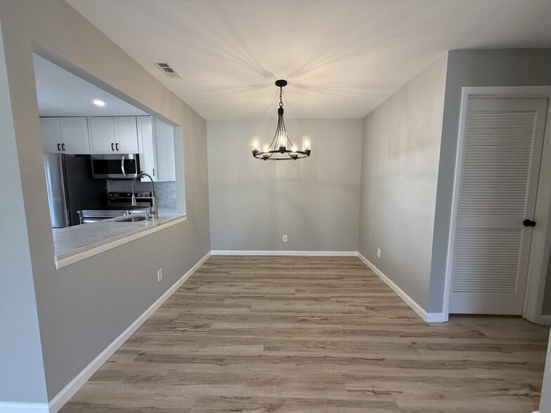 Building Photo - 315B Delancey Pl