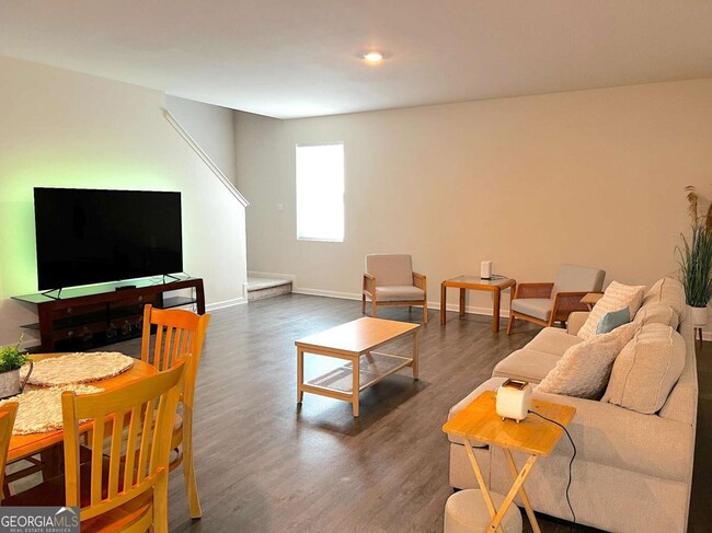 Building Photo - 517 Starbuck Parkway