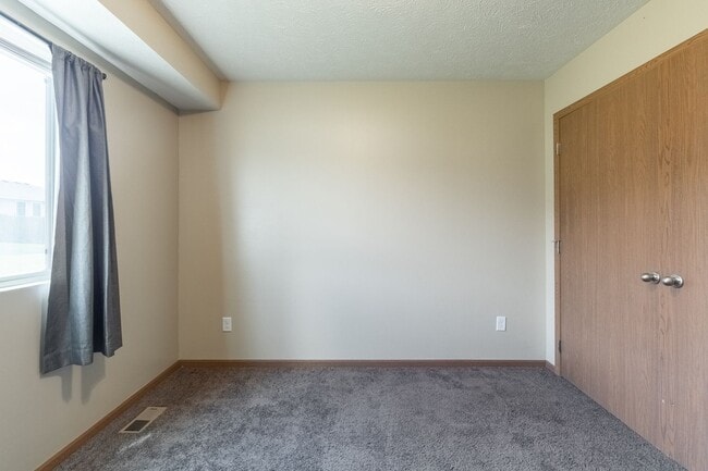 Building Photo - Beautiful Newer Home In South Lincoln