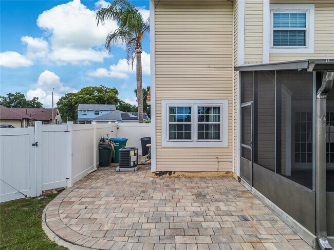 Building Photo - 1025 Wentworth Ct