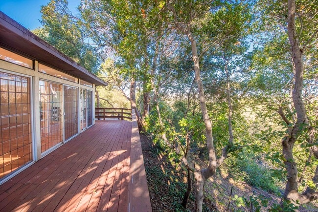 Building Photo - Anaheim Hills