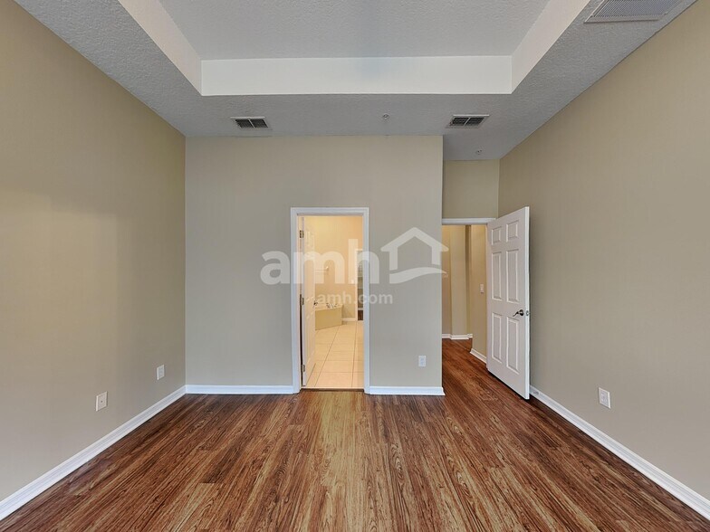 Building Photo - 10016 Caroline Park Dr