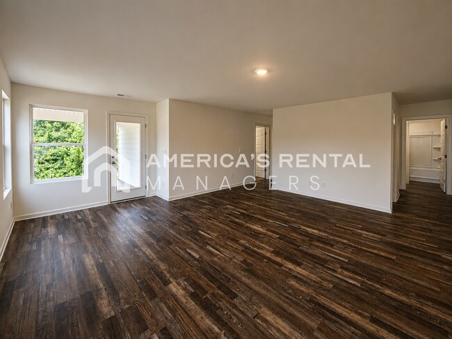 Building Photo - 309 Oakmont Cir