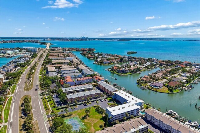 Building Photo - 719 Pinellas Bayway S