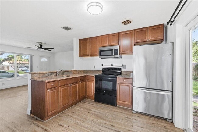 Building Photo - 1510 NE 32nd Pl