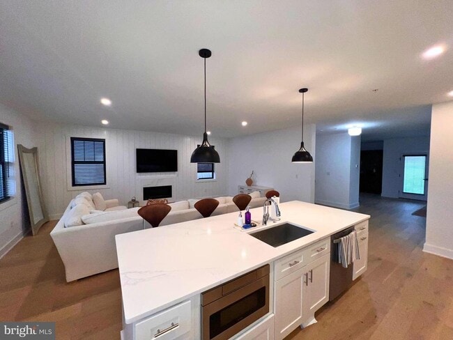 Building Photo - 986 Henry Ave