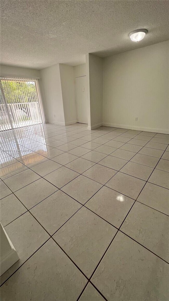 Building Photo - 4570 NW 79th Ave