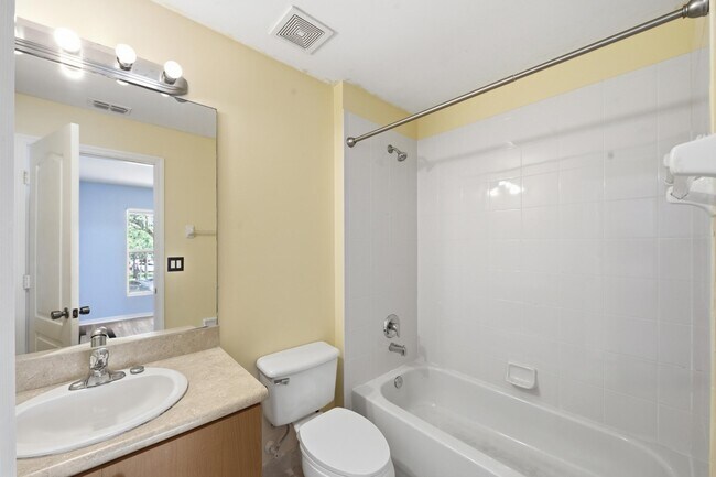 Building Photo - 1810 Seminole Palms Dr