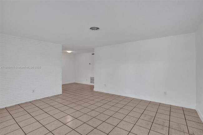 Building Photo - 16980 N Miami Ave