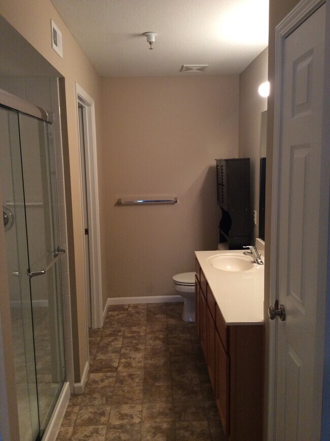Building Photo - Beautiful Condo in North Kansas City School District!