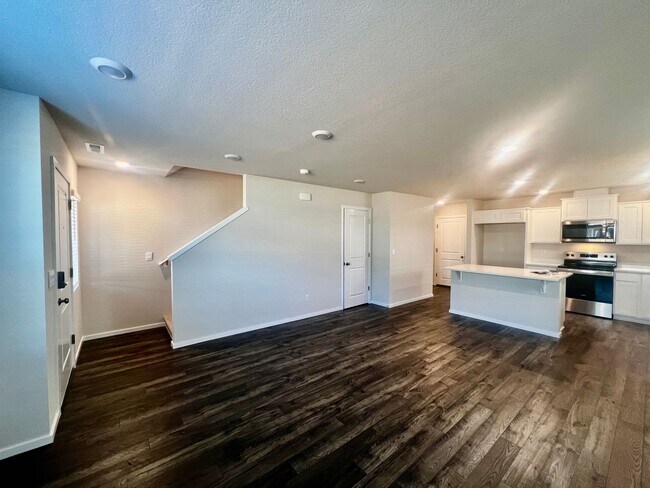 Building Photo - FREE RENT New Beauty! Location, location!!...