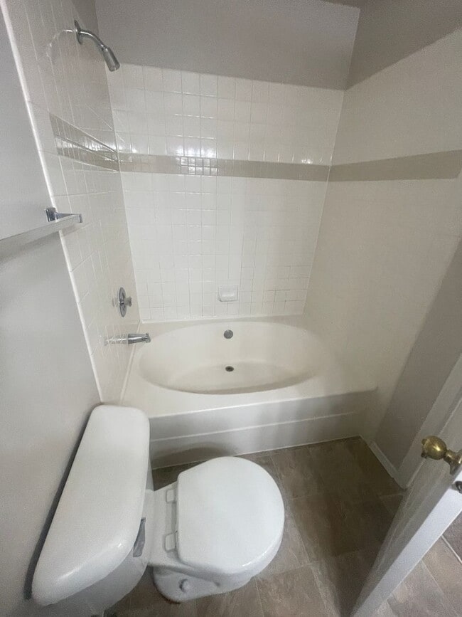 Building Photo - Move In Special-One Week Free