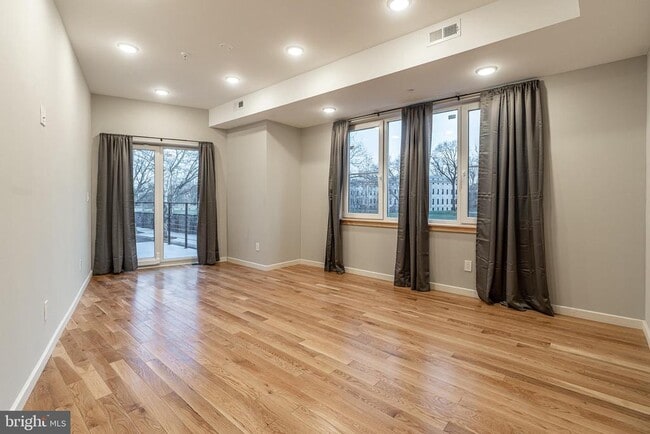 Building Photo - 2045 N College Ave