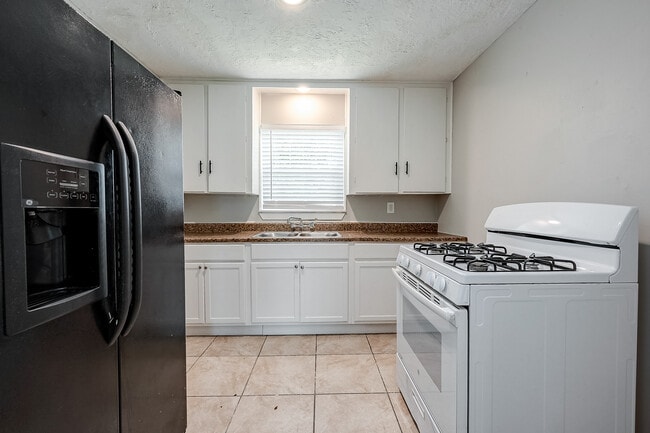 Building Photo - 7621 Sundown Dr
