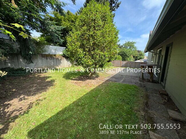 Building Photo - 3809 NE 137th Pl