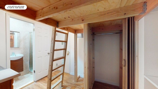 Building Photo - 216 W 100th St